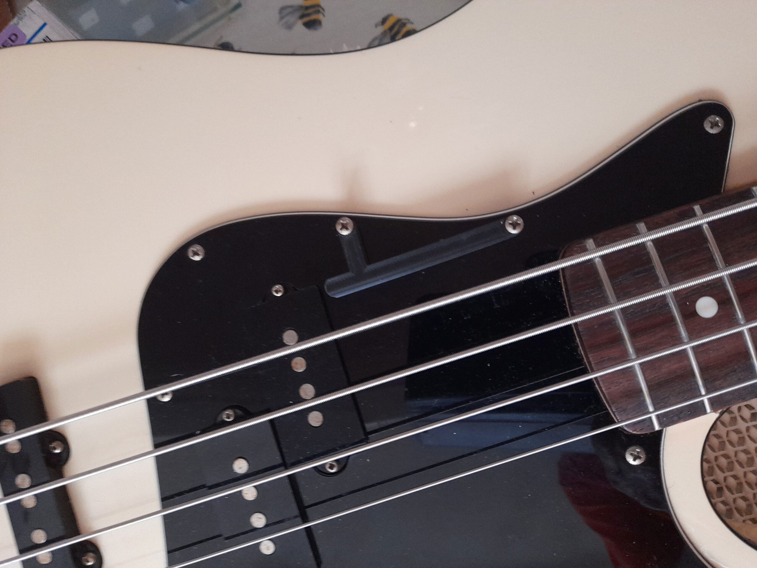 Fender Aerodyne Bass Thumb rest 1