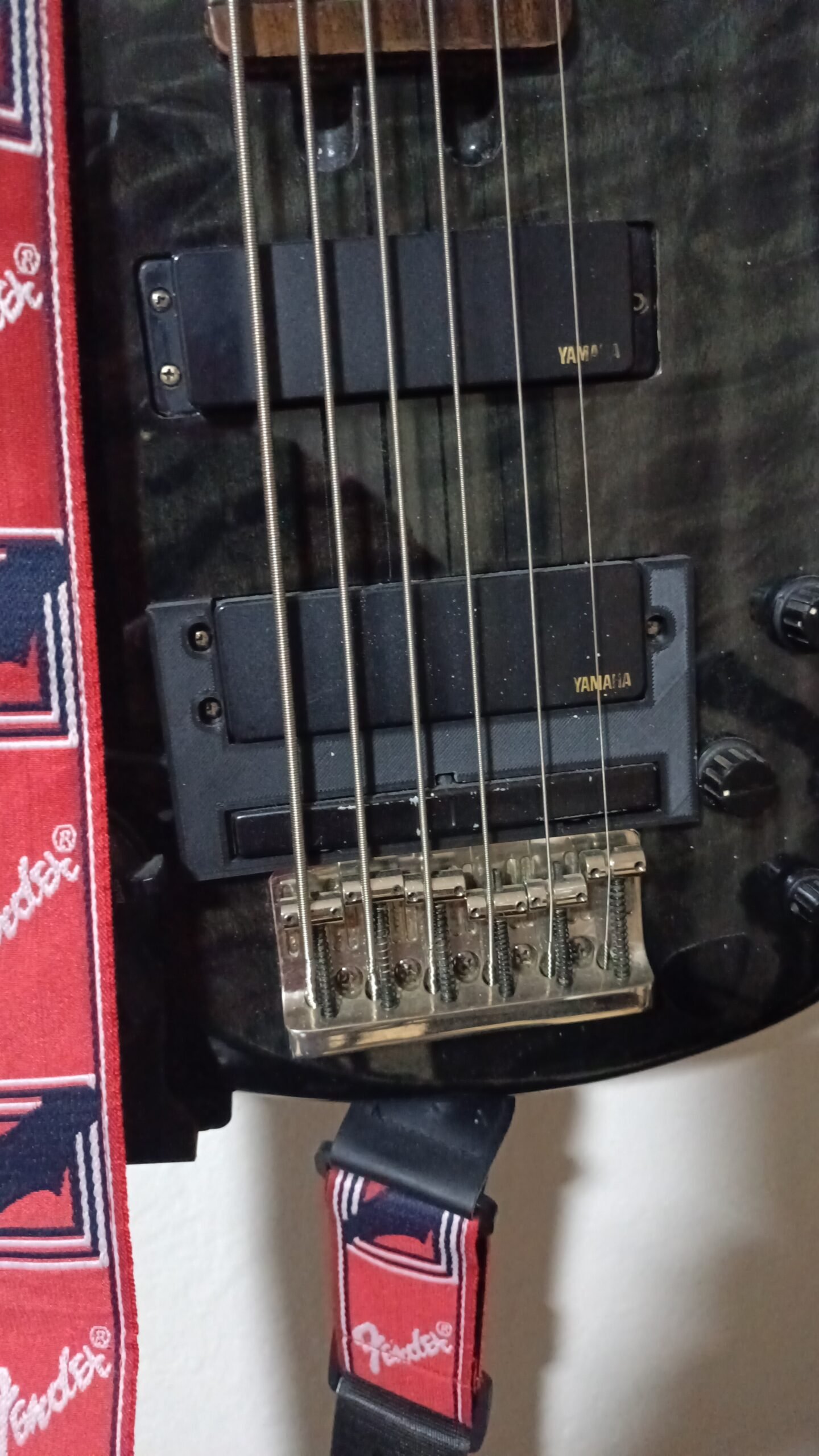 Yamaha TRB 6 - Roland GK3 Mount