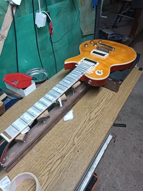 Guitar LP - 1