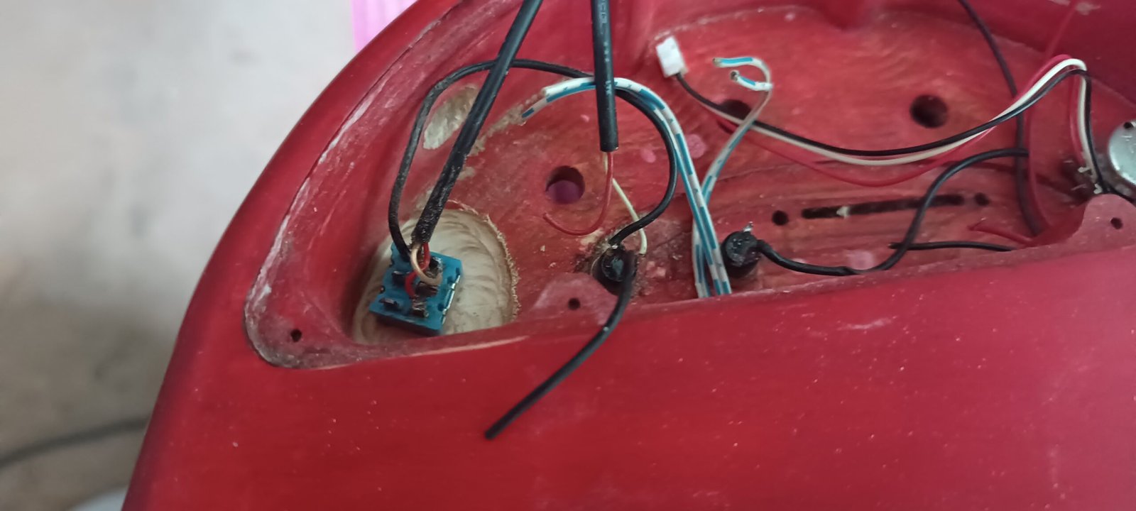 Stingray Bass Build – Custom Bass Guitar Project with Roland GK3 26 Soldering circuits