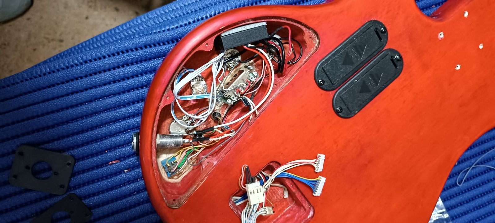 Stingray Bass Build – Custom Bass Guitar Project with Roland GK3 19 Potentiometer wiring