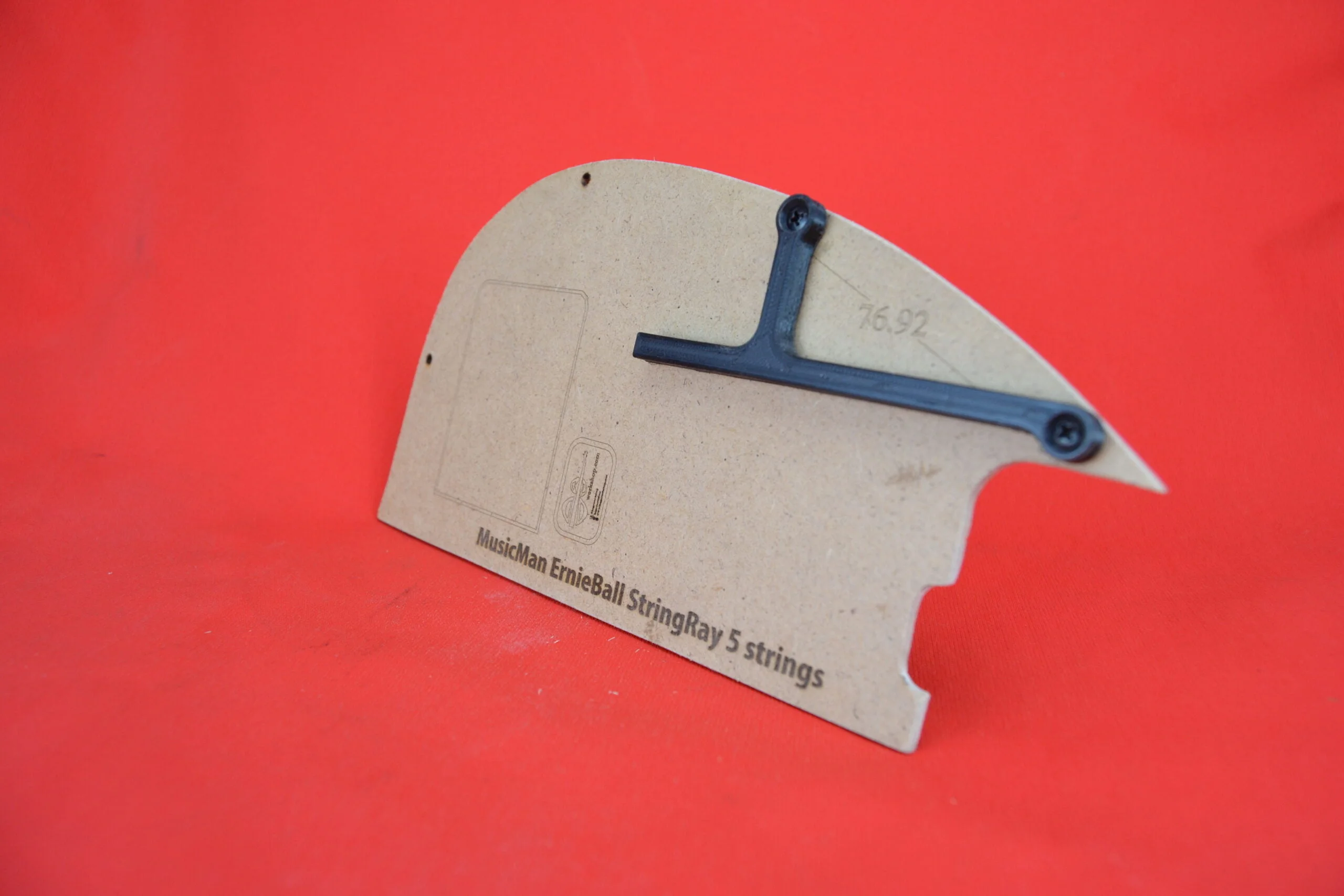 Thumb rest for Music Man StringRay 5 (M-4)